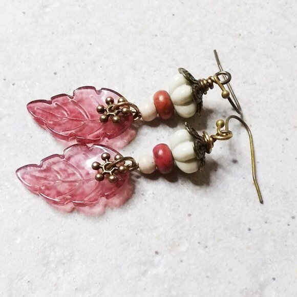 Gorgeous Pumpkin Beads & Glass Leaf Earrings! Muted Feminine Pinks & Reds! - Picture 1 of 8
